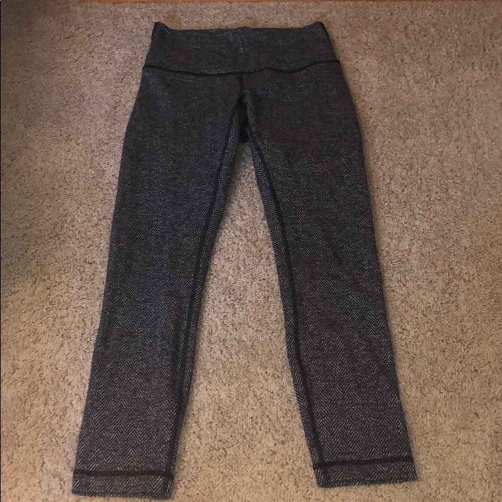 Cropped Lulu Lemon Leggings size 4